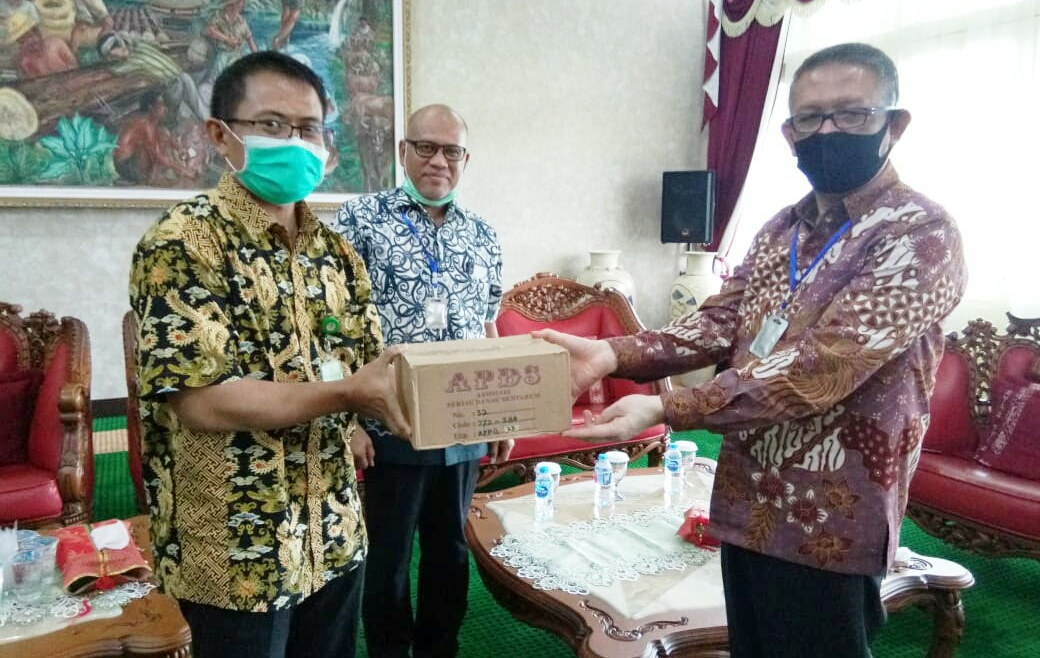 Balai Besar TaNa Bentarum Kenalkan Madu Hutan Danau Sentarum Ke Gubernur Kalimantan Barat